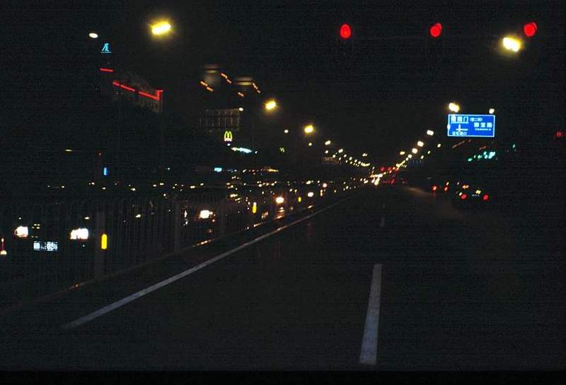 Peking edelleen yöllä.
