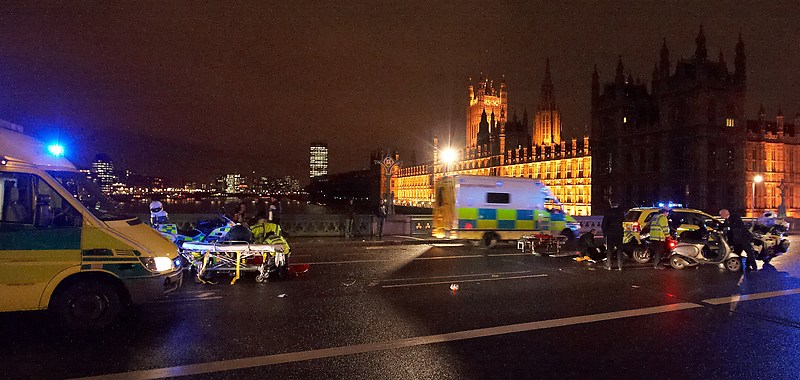 Onnettomuus Westminster Bridgellä.