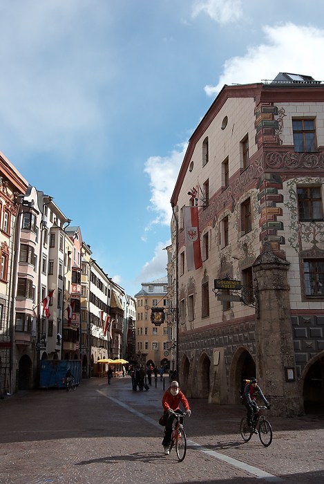 Innsbruckin vanhaa kaupunkia.