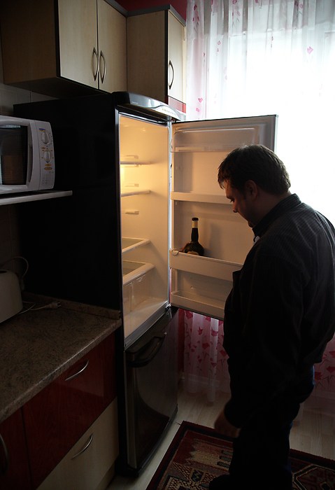 Chisinaun apartmentin jääkaapissa oli avattu viinipullo odottamassa.