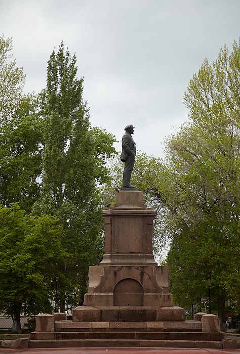 Lenin vartioi puistoa.