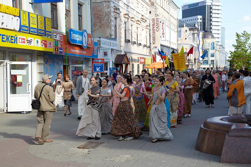 Hare Krishna-kulkue oli Kazanin kävelykadulla.