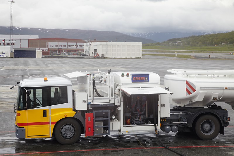 Välilaskulla Tromsøssa tankattiin kerosiinia.