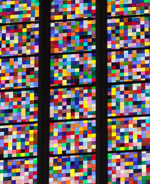 Kölnin tuomiokirkon ikkunan kuvioita.
