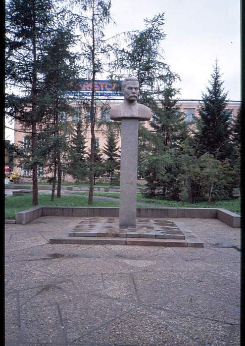 Gorky:n patsas (Oli: Stalinin pää, ei Leninin.)