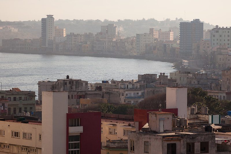 Näkymää Havannan keskustaan ja Malecónille.