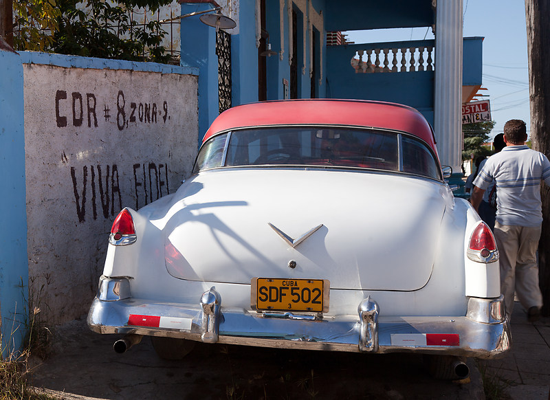 Vanha auto Trinidadissa.