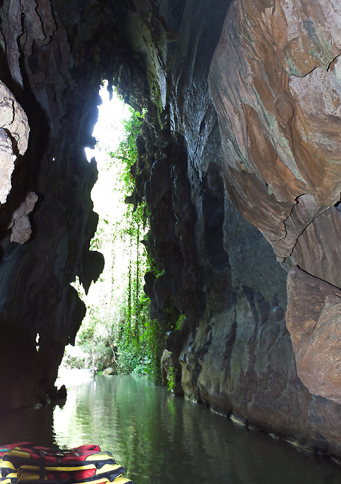 Veneretkellä Cueva del Indiossa.